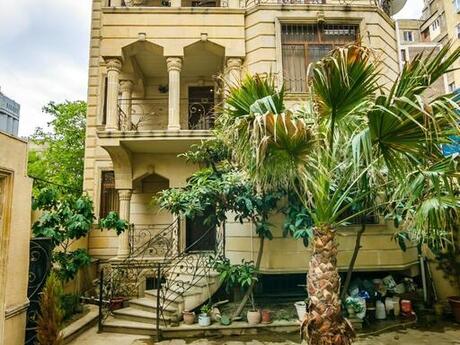 10 otaqlı həyət evi, 700 m², Gənclik: 1 700 000 ₼ 2