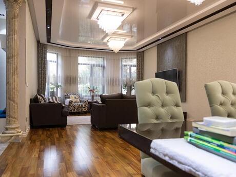 11 otaqlı həyət evi/bağ evi - Neftçilər m. - 620 m²