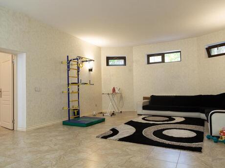 11 otaqlı həyət evi/bağ evi - Neftçilər m. - 620 m²