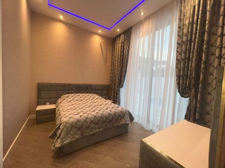 4 otaqlı həyət evi/bağ evi - Novxanı q. - 300 m²