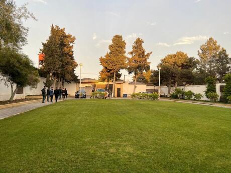 7 otaqlı həyət evi/bağ evi - Mərdəkan q. - 320 m²