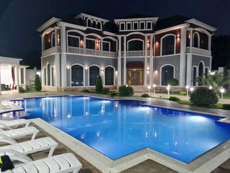 8 otaqlı həyət evi/bağ evi - Mərdəkan q. - 500 m²