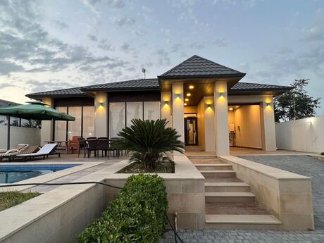 5 otaqlı həyət evi/bağ evi - Mərdəkan q. - 240 m²