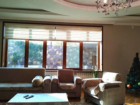 8 otaqlı həyət evi/bağ evi - Bakıxanov q. - 280 m²
