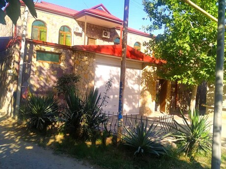 8 otaqlı həyət evi/bağ evi - Bakıxanov q. - 280 m²