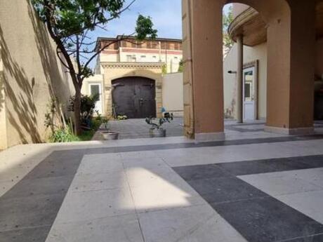 Həyət evi/Bağ evi - Badamdar q. - 270 m²