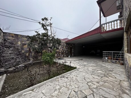 7 otaqlı həyət evi/bağ evi - Bakıxanov q. - 290 m²