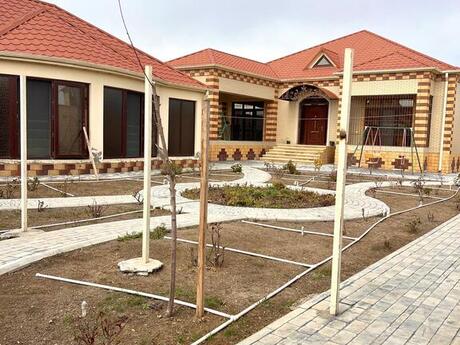 4 otaqlı həyət evi/bağ evi - Şüvəlan q. - 200 m²