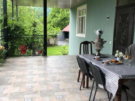 4 otaqlı həyət evi/bağ evi - Qax - 120 m²
