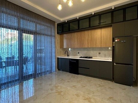 4 otaqlı həyət evi/bağ evi - Mərdəkan q. - 180 m²