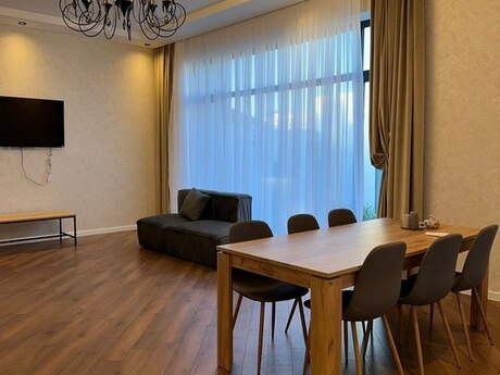 4 otaqlı həyət evi/bağ evi - Mərdəkan q. - 180 m²