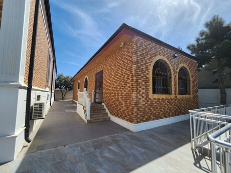10 otaqlı həyət evi/bağ evi - Albalılıq q. - 1000 m²