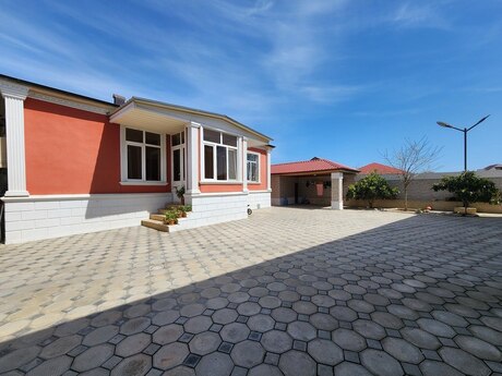 10 otaqlı həyət evi/bağ evi - Albalılıq q. - 1000 m²