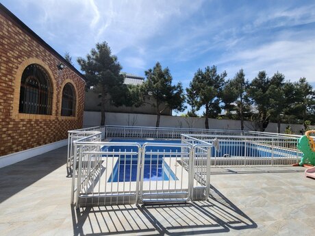10 otaqlı həyət evi/bağ evi - Albalılıq q. - 1000 m²