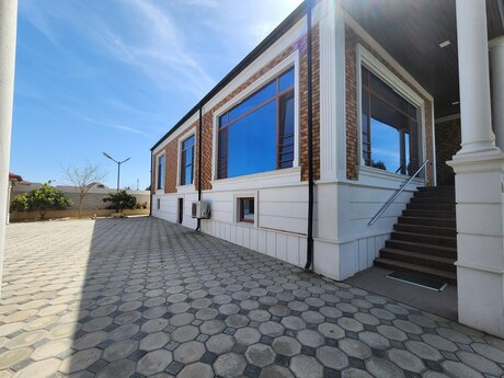10 otaqlı həyət evi/bağ evi - Albalılıq q. - 1000 m²