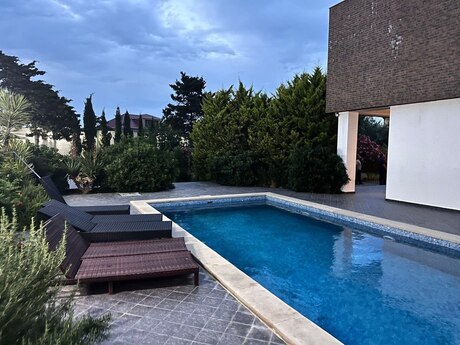 8-комн. дом/дача - пос. Нардаран - 500 м²