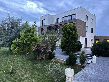 8-комн. дом/дача - пос. Нардаран - 500 м²