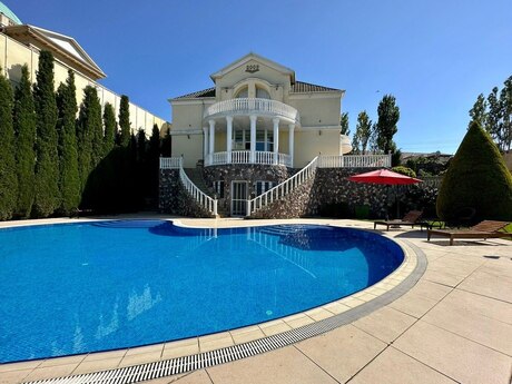 7 otaqlı həyət evi/bağ evi - Novxanı q. - 400 m²