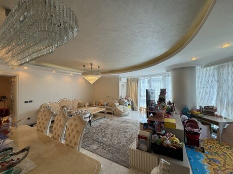 4 otaqlı yeni tikili - Şah İsmayıl Xətai m. - 250 m²