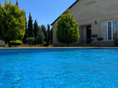 5 otaqlı həyət evi/bağ evi - Şüvəlan q. - 200 m²