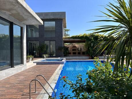4 otaqlı həyət evi/bağ evi - Şüvəlan q. - 300 m²