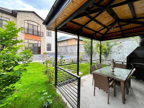 6 otaqlı həyət evi/bağ evi - Şəki - 250 m²