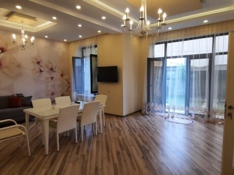 6 otaqlı həyət evi/bağ evi - Şəki - 250 m²