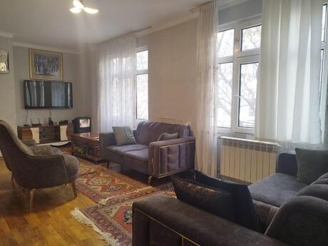 5 otaqlı köhnə tikili - 28 May m. - 200 m²