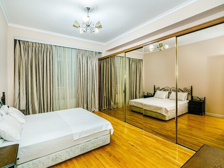 4 otaqlı yeni tikili - 28 May m. - 180 m²