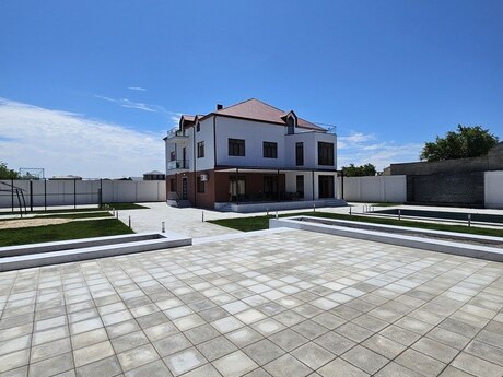 6 otaqlı həyət evi/bağ evi - Buzovna q. - 620 m²