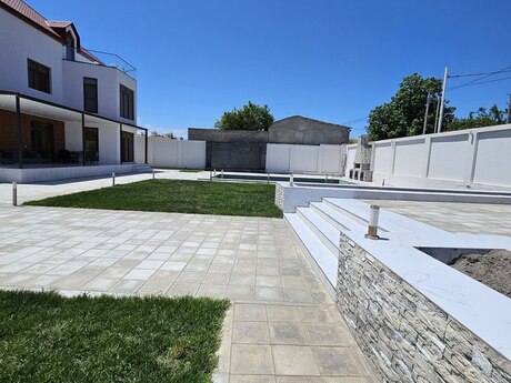 6 otaqlı həyət evi/bağ evi - Buzovna q. - 620 m²
