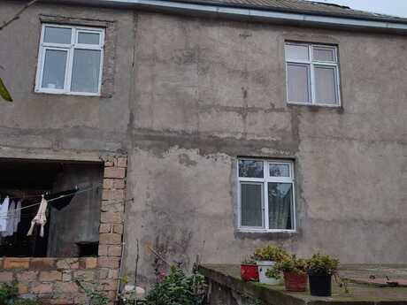 5 otaqlı həyət evi/bağ evi - Binəqədi q. - 180 m²