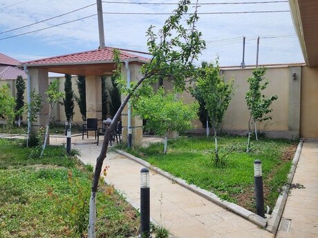 6 otaqlı həyət evi/bağ evi - Novxanı q. - 320 m²