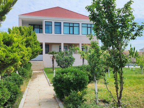 6 otaqlı həyət evi/bağ evi - Novxanı q. - 320 m²