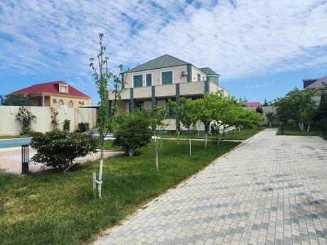 6 otaqlı həyət evi/bağ evi - Novxanı q. - 350 m²