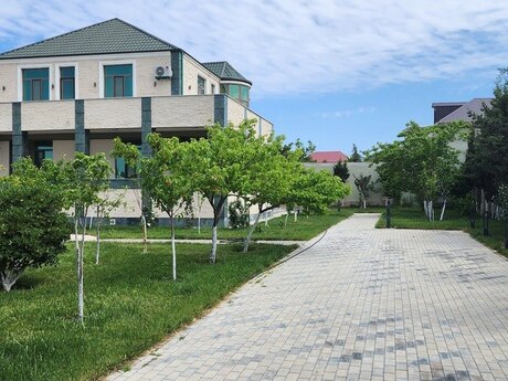 6 otaqlı həyət evi/bağ evi - Novxanı q. - 350 m²