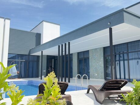 6 otaqlı həyət evi/bağ evi - Mərdəkan q. - 300 m²