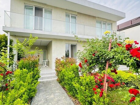4 otaqlı həyət evi/bağ evi - Mərdəkan q. - 240 m²