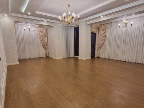 4 otaqlı mənzil, 205 m², 28 May: 560 000 ₼ 2