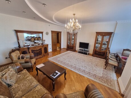 Elan №4373825 - Bakı, Şah İsmayıl Xətai m., 4 otaqlı, 171 m², 6/16 mərtəbə