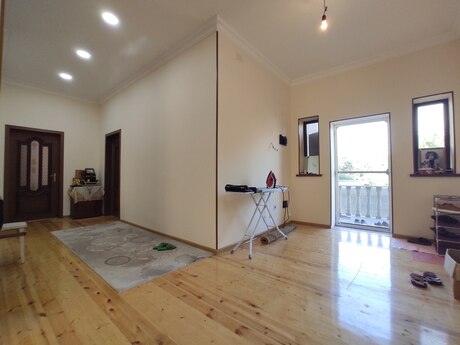 4 otaqlı həyət evi/bağ evi - Saray q. - 268 m²