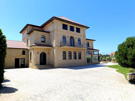8 otaqlı həyət evi/bağ evi - Şüvəlan q. - 440 m²