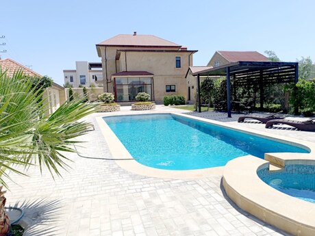 8 otaqlı həyət evi/bağ evi - Şüvəlan q. - 440 m²