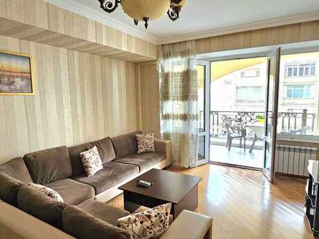 3-room apartment for rent, 93 m², 28 May: 80 ₼/mo 2