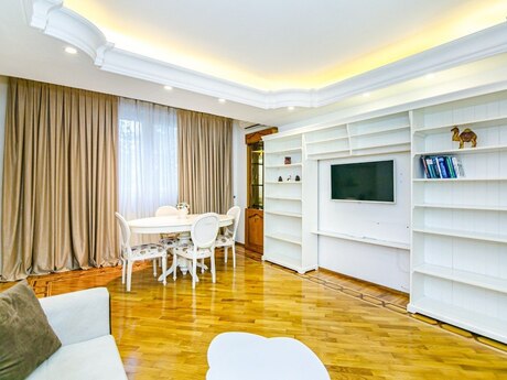 4 otaqlı köhnə tikili - 28 May m. - 165 m²