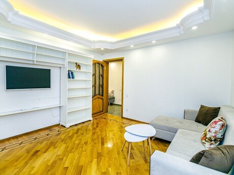 4 otaqlı köhnə tikili - 28 May m. - 165 m²