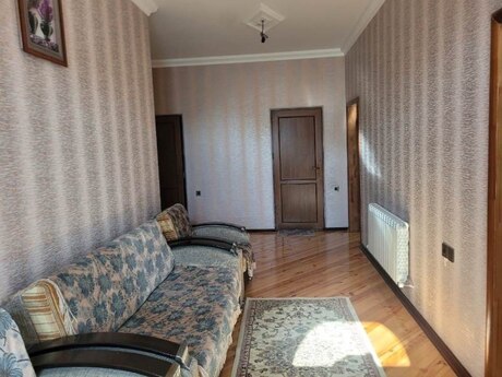 6 otaqlı həyət evi/bağ evi - Azadlıq Prospekti m. - 240 m²