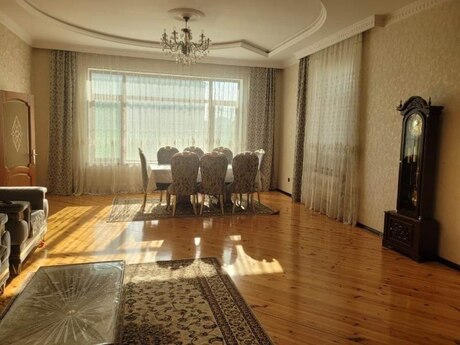 6 otaqlı həyət evi/bağ evi - Azadlıq Prospekti m. - 240 m²