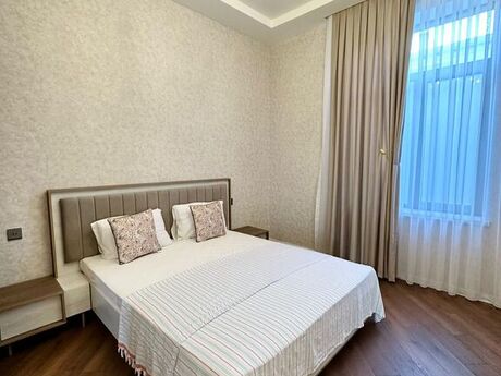 4 otaqlı həyət evi/bağ evi - Şüvəlan q. - 300 m²
