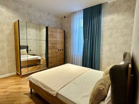 4 otaqlı həyət evi/bağ evi - Şüvəlan q. - 300 m²